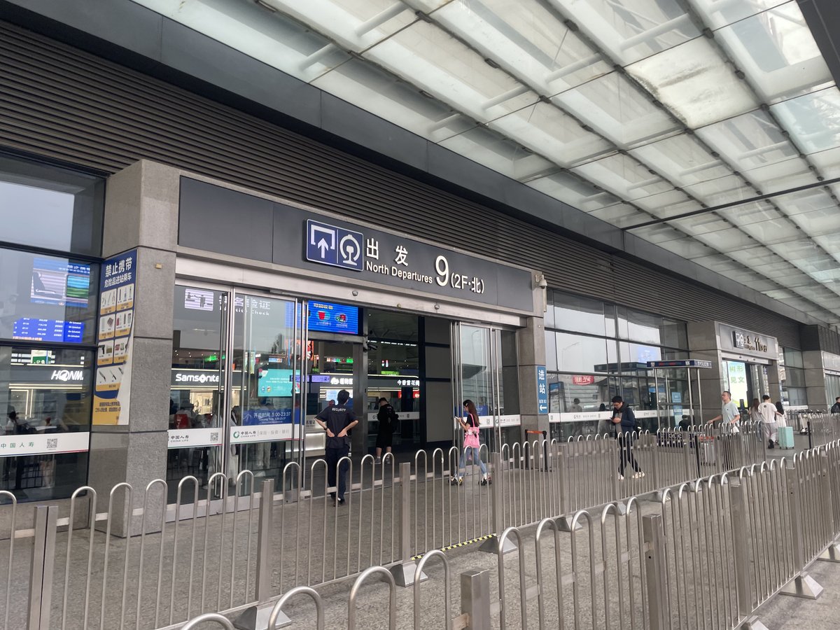 虹橋駅の出発ゲート(2026年9月撮影)